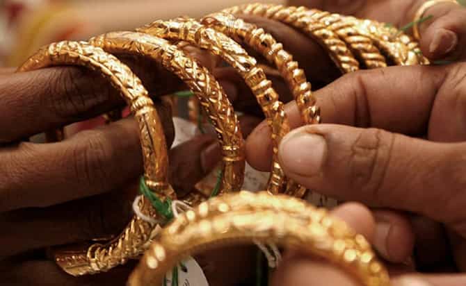 त्याने काकाच्याच घरातून 32 तोळ्यांच्या सोन्यांच्या बांगड्या चोरल्या, परंतू या कारणामुळे डाव फसला