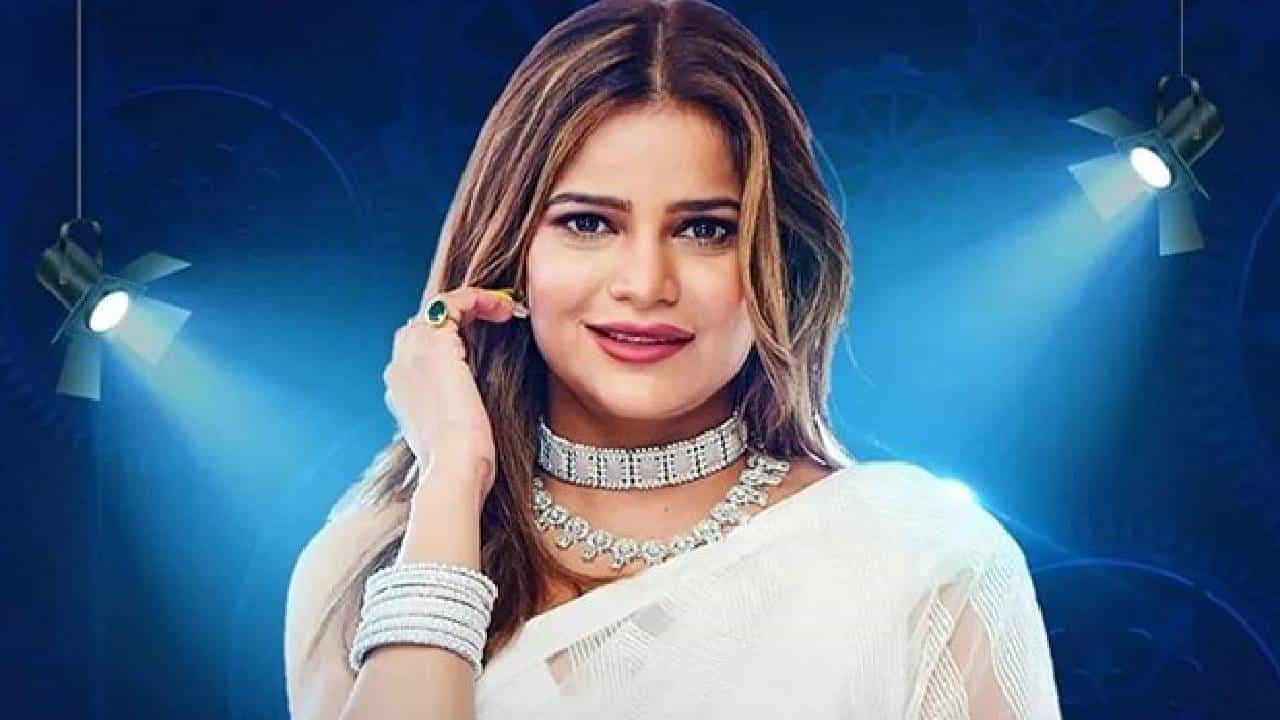 बिग बाॅस 16 मधून अर्चना गाैतम हिला खरी ओळख मिळालीये. अर्चना गाैतम ही मुळची मेरठ येथील आहे. अत्यंत प्रतिकुल परिस्थितीवर मात करून अर्चना गाैतम इथंपर्यंत पोहचलीये.