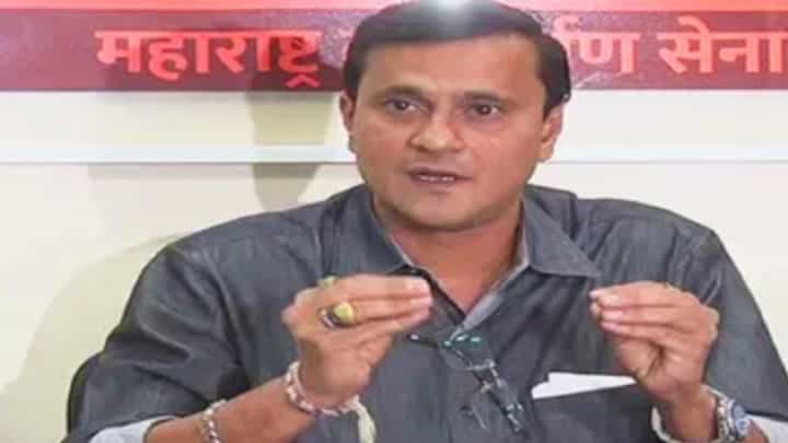 मर्दांसारखे आमदारकीवर लाथ मारणार? की..., मनसे नेत्याचा ठाकरे गटावर जोरदार निशाणा मर्दांसारखे आमदारकीवर लाथ मारणार? की..., मनसे नेत्याचा ठाकरे गटावर जोरदार निशाणा