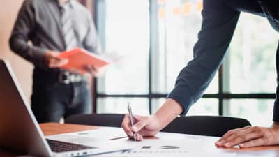 बारावीत इकॉनॉमिक्स नंतर करिअरचे पर्याय काय आहेत, प्रवेश कुठे मिळणार? जाणून घ्या