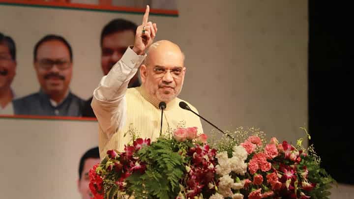 त्यांच्या तोंडाला पाणी सुटले आणि... अमित शहा यांचा उद्धव ठाकरे यांच्यावर टीका त्यांच्या तोंडाला पाणी सुटले आणि... अमित शहा यांचा उद्धव ठाकरे यांच्यावर टीका