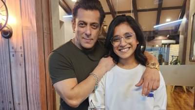Salman Khan च्या मनगटावरील गोल्डन वॉच चर्चेत; घड्याळ्याच्या किंमतीत सर्वसामान्य व्यक्ती खरेदी करू शकेल घर!