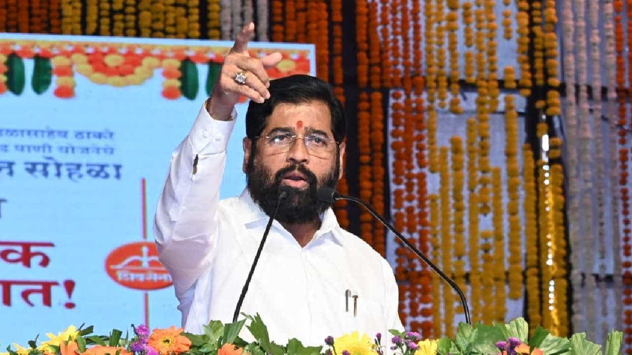 बाळासाहेब भवनात शिवसेनेची महत्त्वाची बैठक; व्हीपसह अन्य मुद्द्यांवर चर्चेची शक्यता बाळासाहेब भवनात शिवसेनेची महत्त्वाची बैठक; व्हीपसह अन्य मुद्द्यांवर चर्चेची शक्यता