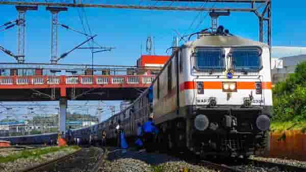 Indian Railways | वर्षाकाठी एकूण कमाई 2500 कोटी, हे आहे देशातलं सगळ्यात श्रीमंत रेल्वे स्टेशन!