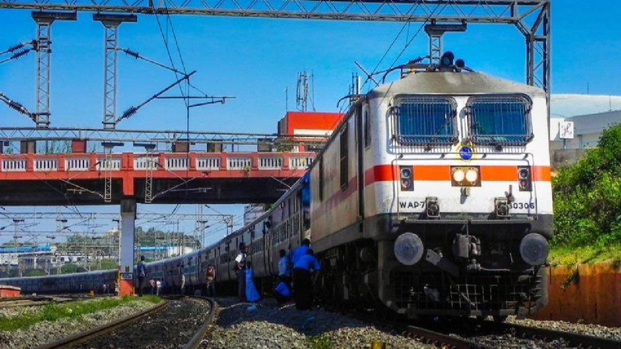 Indian Railways | वर्षाकाठी एकूण कमाई 2500 कोटी, हे आहे देशातलं सगळ्यात श्रीमंत रेल्वे स्टेशन!