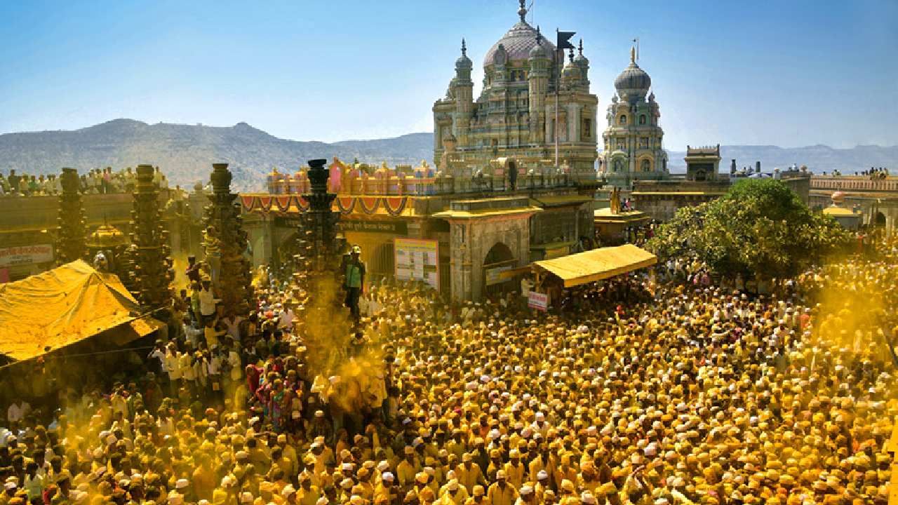 Video : जेजुरी गडावर 'यळकोट यळकोट' जयघोष; सोमवती अमावस्येनिमित्त जेजुरी गड सजला Video : जेजुरी गडावर 'यळकोट यळकोट' जयघोष; सोमवती अमावस्येनिमित्त जेजुरी गड सजला