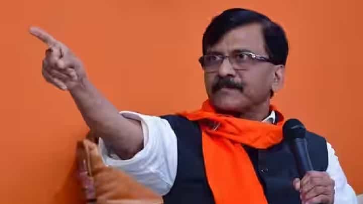 ठाकरेगटाकडून शिवसेना पक्ष अन् चिन्ह का गेलं? संजय राऊत यांनी भर पत्रकार परिषदेत सांगितलं... ठाकरेगटाकडून शिवसेना पक्ष अन् चिन्ह का गेलं? संजय राऊत यांनी भर पत्रकार परिषदेत सांगितलं...