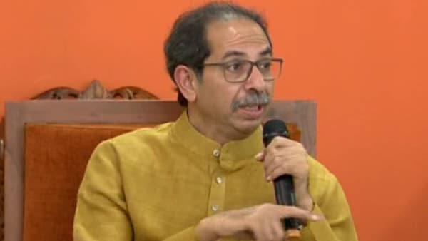 आईच्या कुशीवर वार करणारी औलाद आमची असू शकत नाही, उद्धव ठाकरे यांनी सुनावलं