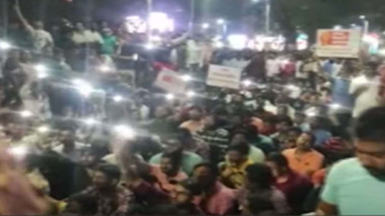 MPSC विद्यार्थ्यांच्या आंदोलनाला मोठे यश, विद्यार्थ्यांची मागणी झाली मान्य MPSC विद्यार्थ्यांच्या आंदोलनाला मोठे यश, विद्यार्थ्यांची मागणी झाली मान्य