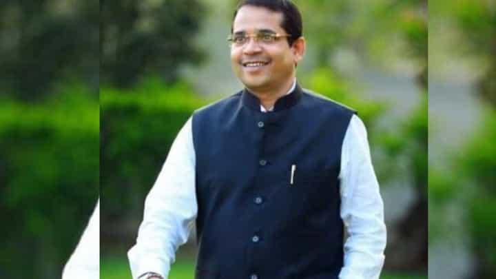 एमपीएससी आयोगाला पाठवलेलं पत्र आणि शिंदे-फडणवीस सरकारची भूमिका; भाजप आमदार अभिमन्यू पवार यांचा मोठा गौप्यस्फोट एमपीएससी आयोगाला पाठवलेलं पत्र आणि शिंदे-फडणवीस सरकारची भूमिका; भाजप आमदार अभिमन्यू पवार यांचा मोठा गौप्यस्फोट
