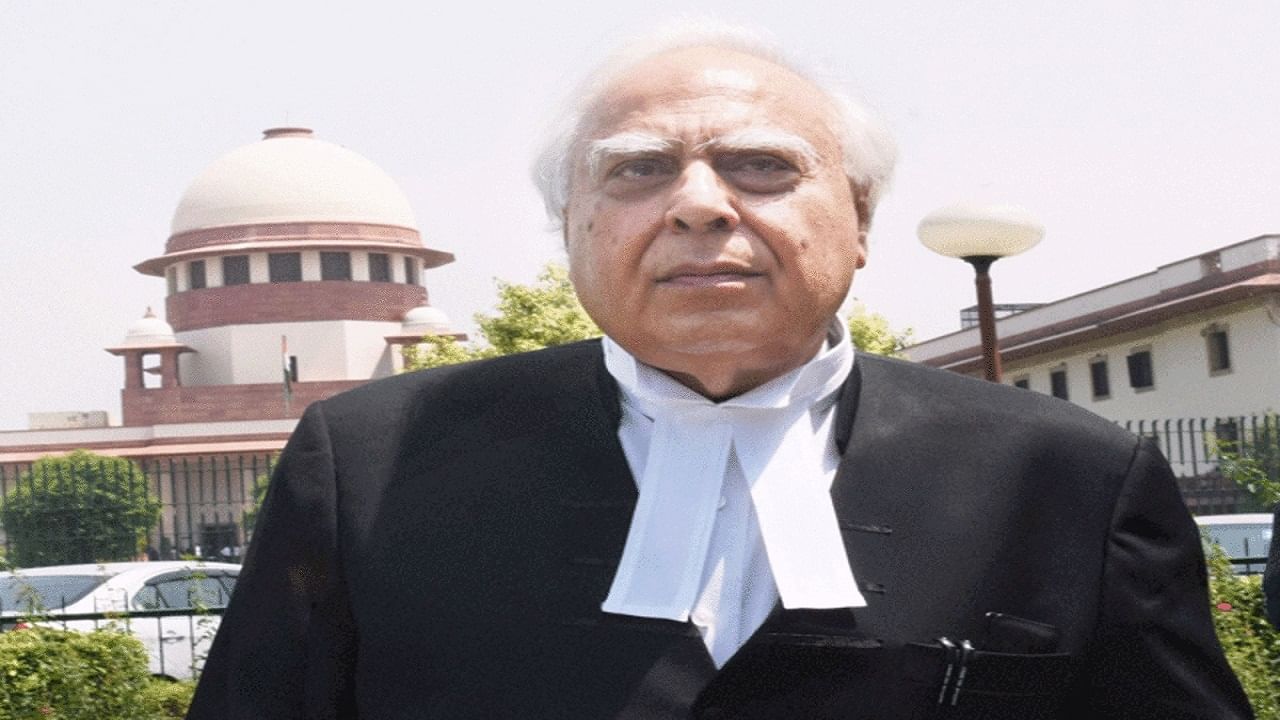 ठाकरे गटाचे वकील कपिल सिब्बल यांचा जोरदार युक्तिवाद, सिब्बल यांनी राज्यपाल यांचं राजकारणच काढलं ठाकरे गटाचे वकील कपिल सिब्बल यांचा जोरदार युक्तिवाद, सिब्बल यांनी राज्यपाल यांचं राजकारणच काढलं