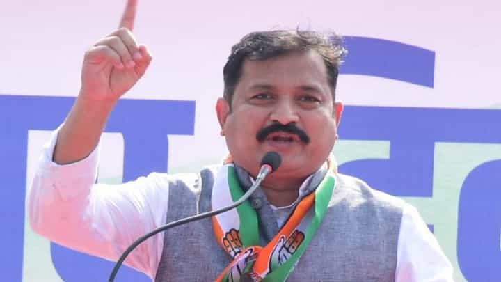 MPSC विद्यार्थ्यांवर आंदोलनाची वेळ का आली? काँग्रेसच नेत्यांचा सरकारला सवाल MPSC विद्यार्थ्यांवर आंदोलनाची वेळ का आली? काँग्रेसच नेत्यांचा सरकारला सवाल