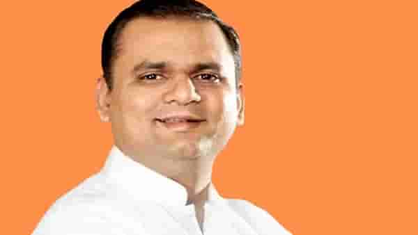राहुल गांधी यांच्या फोटोला जोडे मारल्याने विधानसभा अध्यक्षांचे खडेबोल, राहुल नार्वेकर यांनी दिला इशारा