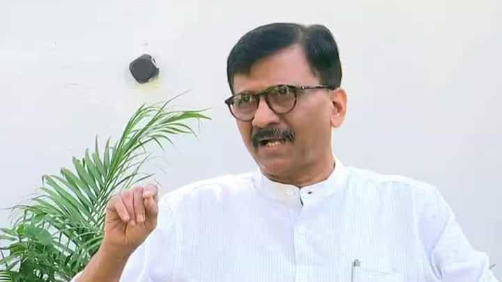 सावरकरांना भारतरत्न द्या म्हटलं की, तोंडाला फेस येतो; संजय राऊत यांचा थेट कुणावर हल्लाबोल? सावरकरांना भारतरत्न द्या म्हटलं की, तोंडाला फेस येतो; संजय राऊत यांचा थेट कुणावर हल्लाबोल?