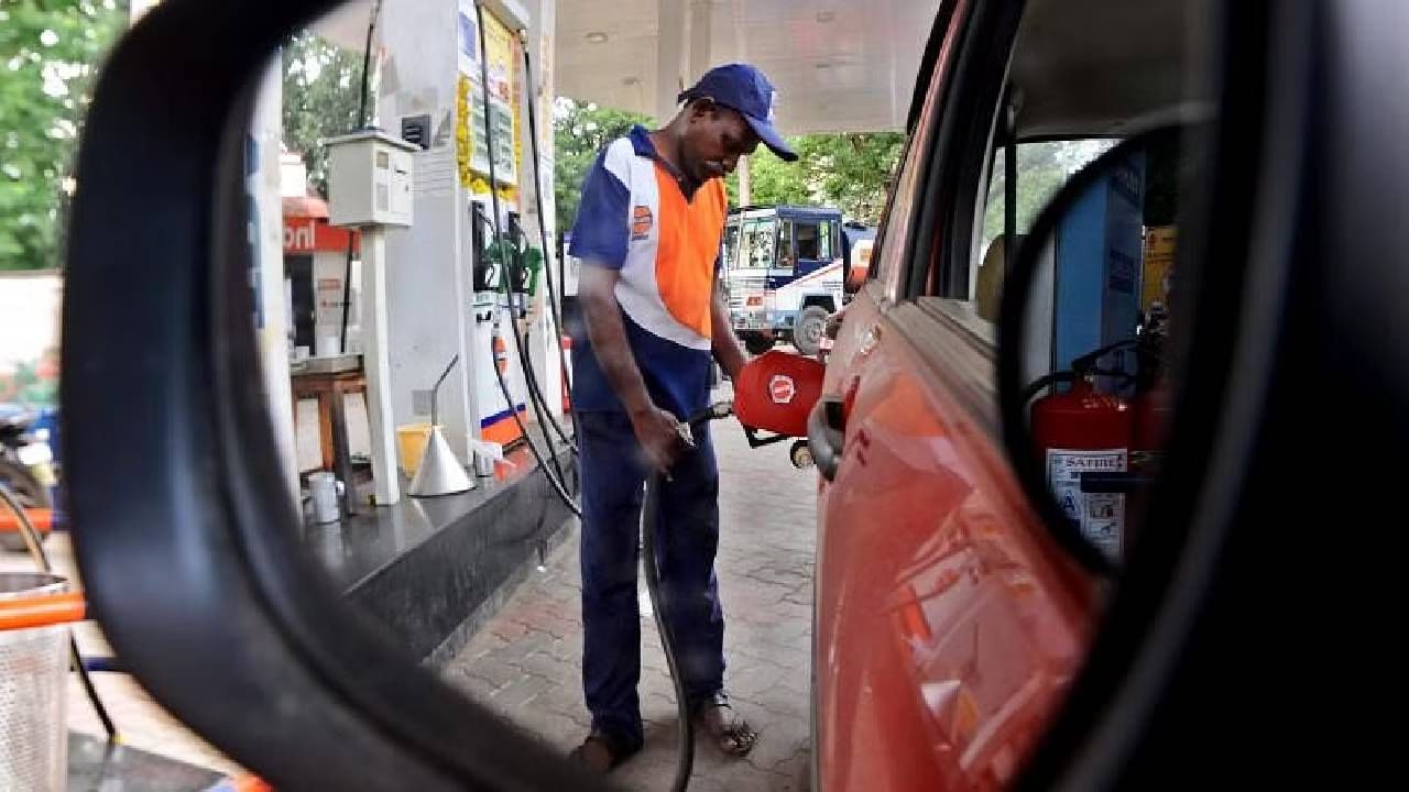 Today Petrol-Diesel Price : धडामधूम! कच्चे तेलाचे भाव गडगडले, स्वस्तात इंधन कधी मिळणार?