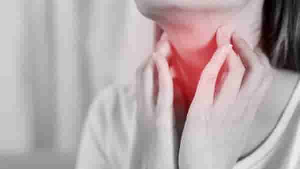 Throat Cancer Symptoms : गळ्यापाशी आलीय सूज, सारखा होतोय कफ ? नका करु दुर्लक्ष, ही असू शकतात गंभीर कॅन्सरची लक्षणे !