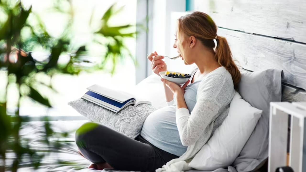 Health Tips : गरोदरपणात कोणत्या पदार्थांचे सेवन आई आणि बाळासाठी ठरते लाभदायक ?