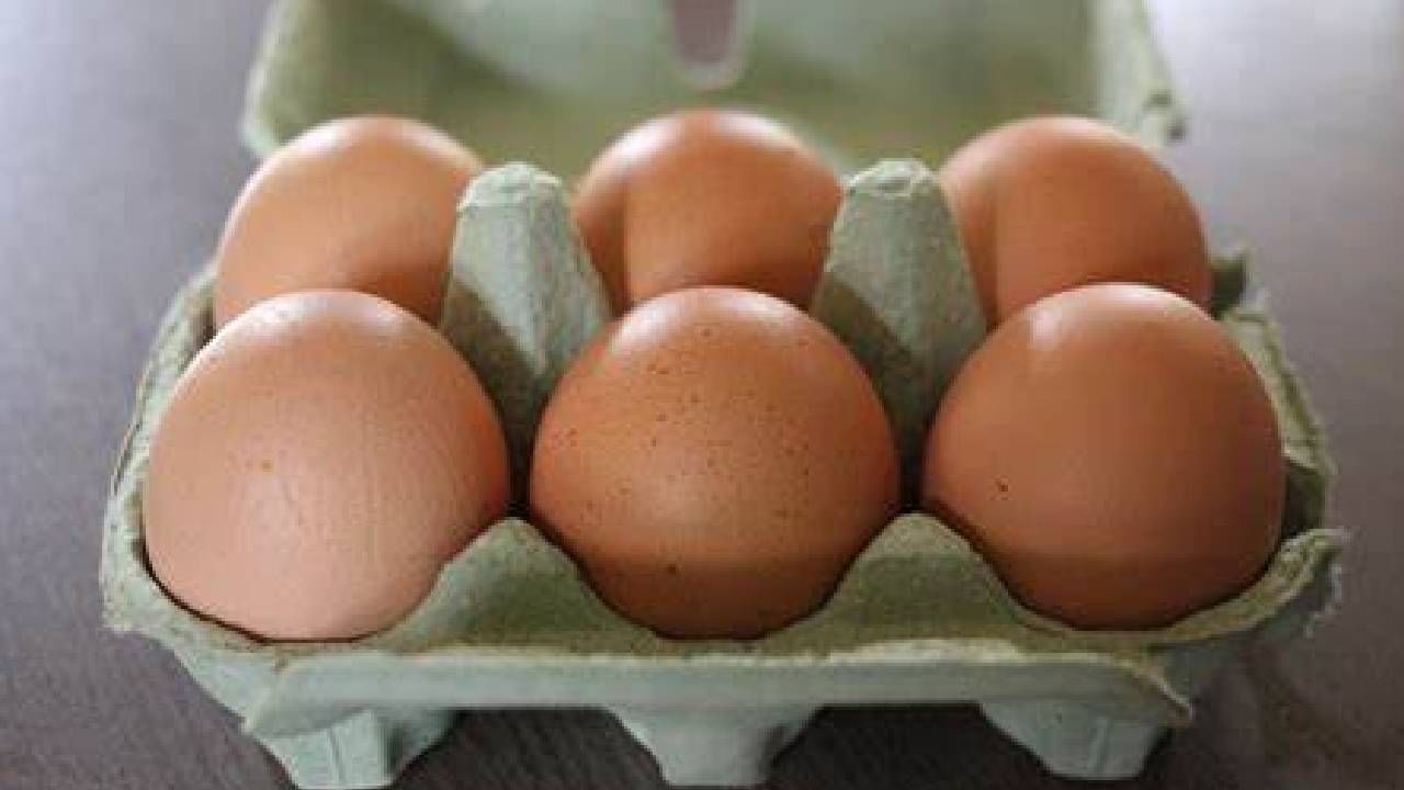 ताज्या आणि शिळ्या अंड्यांमधील फरक कसा ओळखायचा?