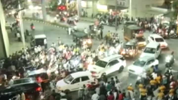 पवार यांच्या रोड-शो दरम्यान, भाजप कार्यकर्त्यांची जोरदार घोषणाबाजी, बघा व्हिडीओ पवार यांच्या रोड-शो दरम्यान, भाजप कार्यकर्त्यांची जोरदार घोषणाबाजी, बघा व्हिडीओ