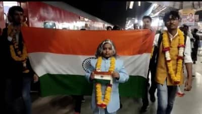 डॉ. अब्दुल कलामांचा वेश, कामगिरीही धडाकेबाज, ढोल-ताशांच्या गजरात जोरदार स्वागत, का होतंय एवढं कौतुक?