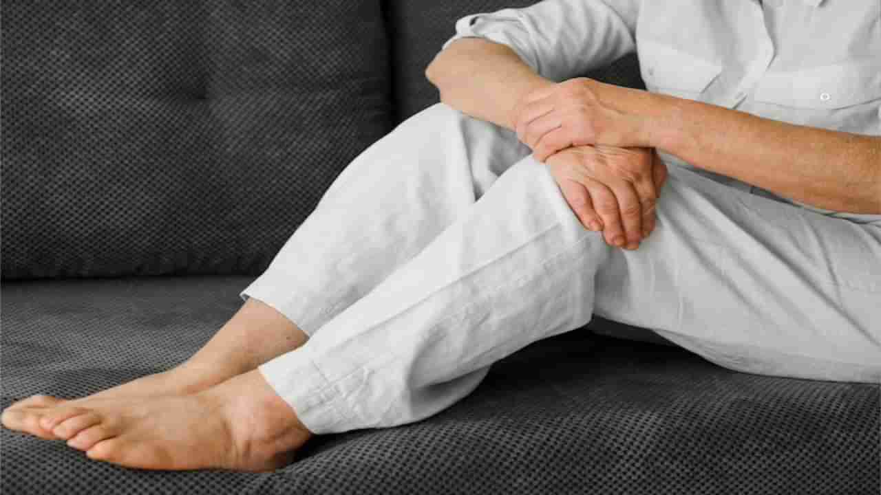 Remedies for Swollen Feet : गरोदरपणात पायांना सूज आल्याने चालणं झालं अवघड ? या उपायांनी मिळवा आराम