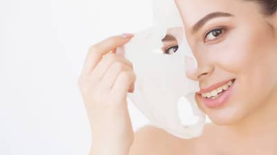 उन्हाळ्यात हवी असेल टवटवीत त्वचा तर फॉलो करा हे स्किन केअर रुटीन