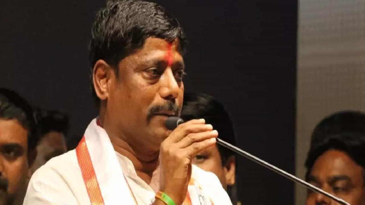 काहीही झालं तरी मी उपोषण करणारच; कसबा पोटनिवडणुकीतील काँग्रेस उमेदवार रवींद्र धंगेकर आंदोलनावर ठाम काहीही झालं तरी मी उपोषण करणारच; कसबा पोटनिवडणुकीतील काँग्रेस उमेदवार रवींद्र धंगेकर आंदोलनावर ठाम