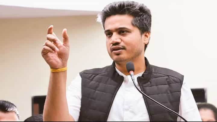 आमचा बुलंद आवाज दाबण्याचा सत्ताधीशांनी कितीही प्रयत्न केला तरी...; रोहित पवार यांचं सूचक ट्विट आमचा बुलंद आवाज दाबण्याचा सत्ताधीशांनी कितीही प्रयत्न केला तरी...; रोहित पवार यांचं सूचक ट्विट
