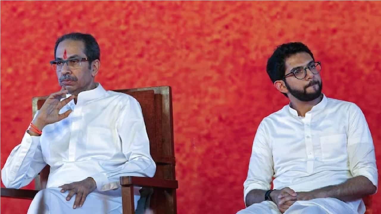 'आदित्य आणि उद्धव ठाकरे हे गोंधळलेले पात्र', 'या' नेत्यानं केली सडकून टीका 'आदित्य आणि उद्धव ठाकरे हे गोंधळलेले पात्र', 'या' नेत्यानं केली सडकून टीका