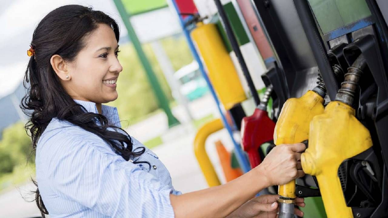 Petrol Diesel Price : कच्चे तेल 15 टक्क्यांनी स्वस्त, पेट्रोल-डिझेलच्या महागाईतून सूटका कधी?