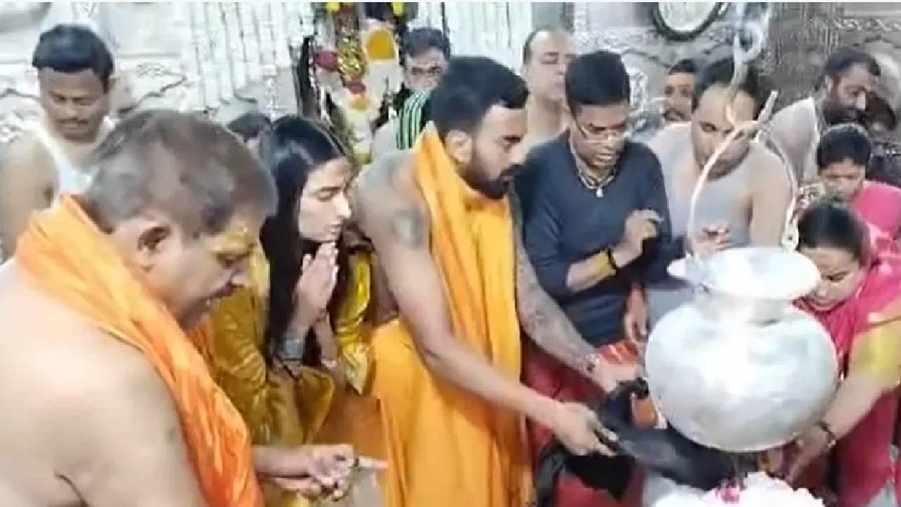 IND vs AUS Test : फॉर्मसाठी धडपडणारा KL Rahul आता 'या' मंदिरात पोहोचला दर्शनासाठी, VIDEO