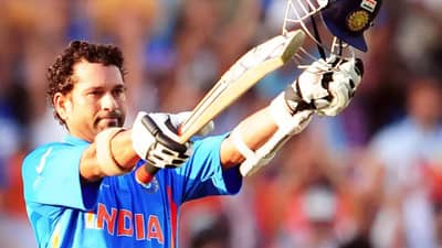 DC vs MI 2023 : क्रिकेटचा देव मुंबईच्या मदतीला, दिल्ली विरुद्धच्या मॅचआधी एका प्लेयरला दिला मोलाचा सल्ला