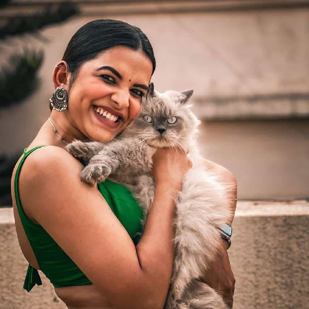 अभिनेत्री मिताली मयेकरचा इन्स्टाग्रामवर मोठा चाहतावर्ग आहे. तिचे जवळपास सात लाखांहून अधिक फॉलोअर्स आहेत. इन्स्टाग्रामवरील चाहत्यांसाठी ती सतत फोटो आणि व्हिडीओ पोस्ट करत असते.