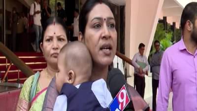 आई आणि आमदार, ती दोन्ही भूमिका साकरतेय, अर्थसंकल्पीय अधिवेशनात चर्चा सरोज अहिरे यांचीच...