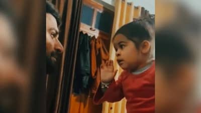 छोट्याशा मुलीचा व्हिडीओ व्हायरल, मम्माला मारू नका