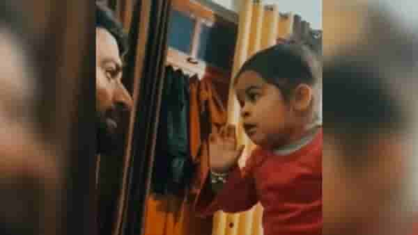 छोट्याशा मुलीचा व्हिडीओ व्हायरल, मम्माला मारू नका