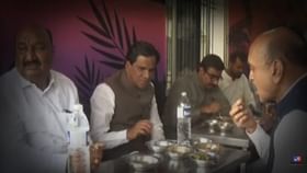 रावसाहेब दानवे, भागवत कराड, संदीपान भुमरे यांनी टपरीचा चहा, मिसळवर मारला ताव रावसाहेब दानवे, भागवत कराड, संदीपान भुमरे यांनी टपरीचा चहा, मिसळवर मारला ताव