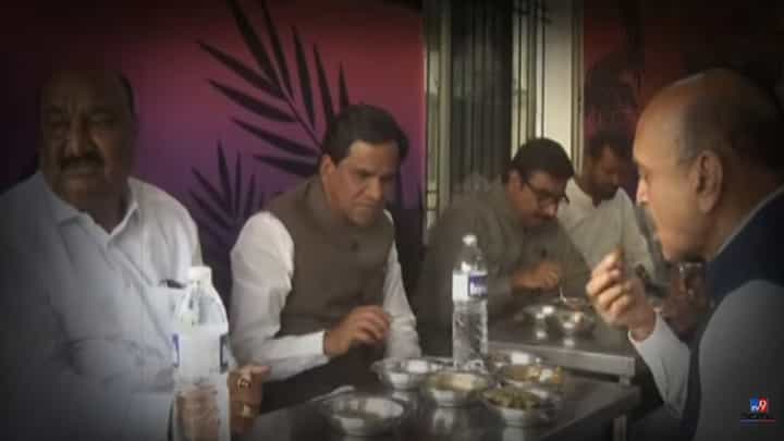 रावसाहेब दानवे, भागवत कराड, संदीपान भुमरे यांनी टपरीचा चहा, मिसळवर मारला ताव रावसाहेब दानवे, भागवत कराड, संदीपान भुमरे यांनी टपरीचा चहा, मिसळवर मारला ताव