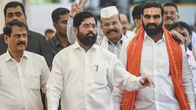 आज जनता तुमच्याबरोबर विकली गेलेली नाही;  ठाकरे गटाने एकनाथ शिंदे यांना विकाऊ ठरवलं...