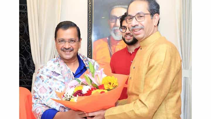 दिल्लीत सुरु असलेल्या सीबीआय चौकशीचे धागेदोरे महाराष्ट्रापर्यंत? म्हणून ठाकरे-केजरीवाल भेट? भाजप नेत्याचा सवाल दिल्लीत सुरु असलेल्या सीबीआय चौकशीचे धागेदोरे महाराष्ट्रापर्यंत? म्हणून ठाकरे-केजरीवाल भेट? भाजप नेत्याचा सवाल