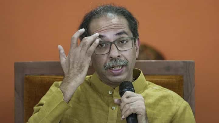 'याच बांडगुळांनी शक्ती दाखवली...', शिवसेनेच्या आमदारानं उद्धव ठाकरे यांच्या टीकेला थेट दिलं प्रत्युत्तर 'याच बांडगुळांनी शक्ती दाखवली...', शिवसेनेच्या आमदारानं उद्धव ठाकरे यांच्या टीकेला थेट दिलं प्रत्युत्तर
