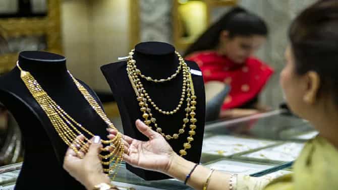 Gold Silver Return : चांदीने केली गुंतवणूकदारांची चांदी! सोन्याने दिला इतका रिटर्न