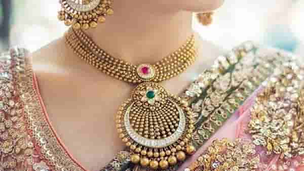 Gold Silver Price Today : सोने खरेदीदारांची चांदी! भावात चार अंकी घसरण