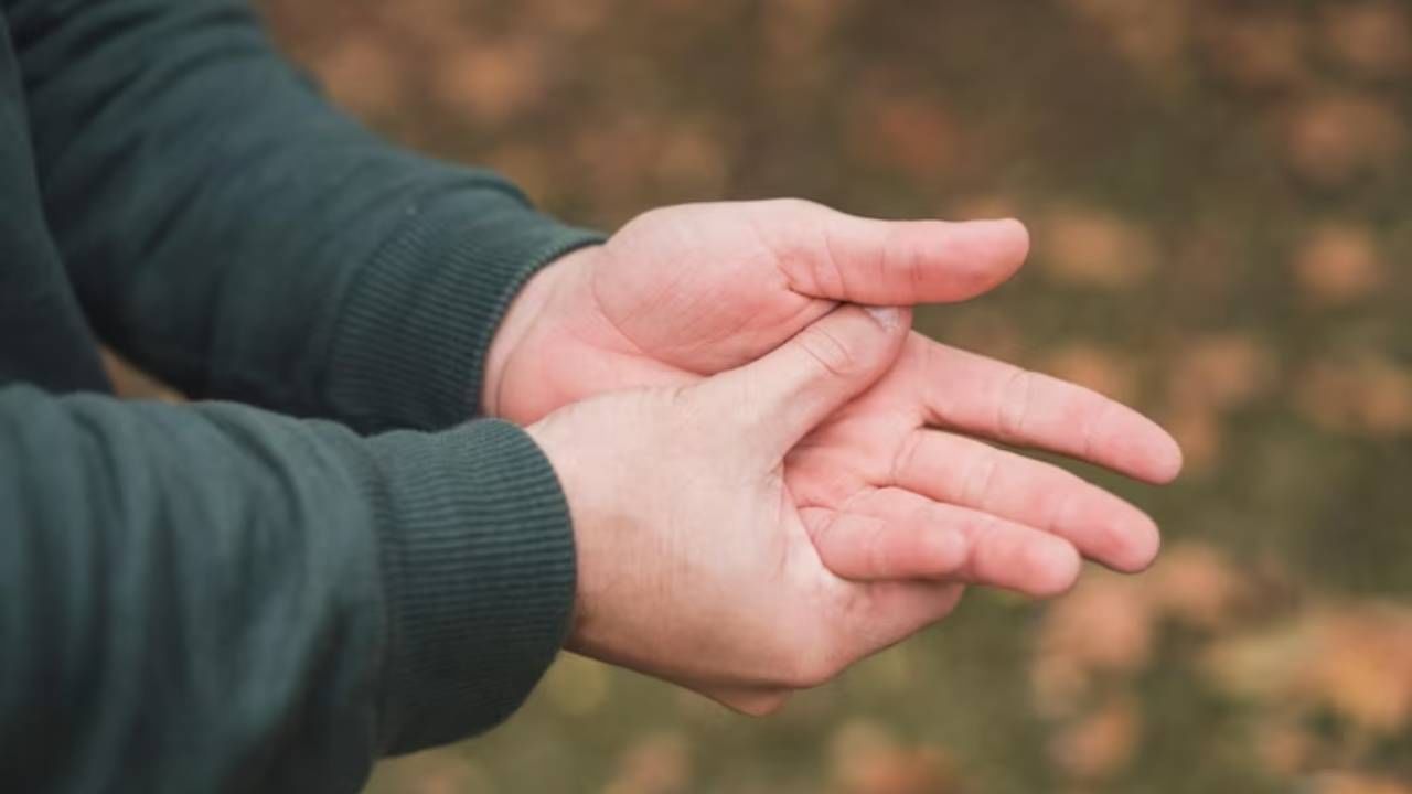 हाता-पायाला येतो सारखा घाम ? हे असू शकते त्यामागचे कारण..