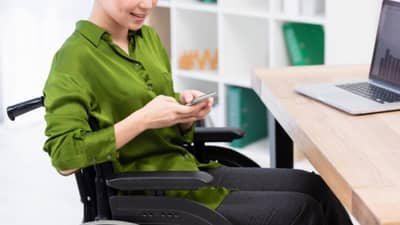 Cyber Sickness : मोबाईलच्या अतिवापरामुळे महिला पोहोचली व्हीलचेअरवर, जाणून घ्या सायबर सिकनेसचा अर्थ