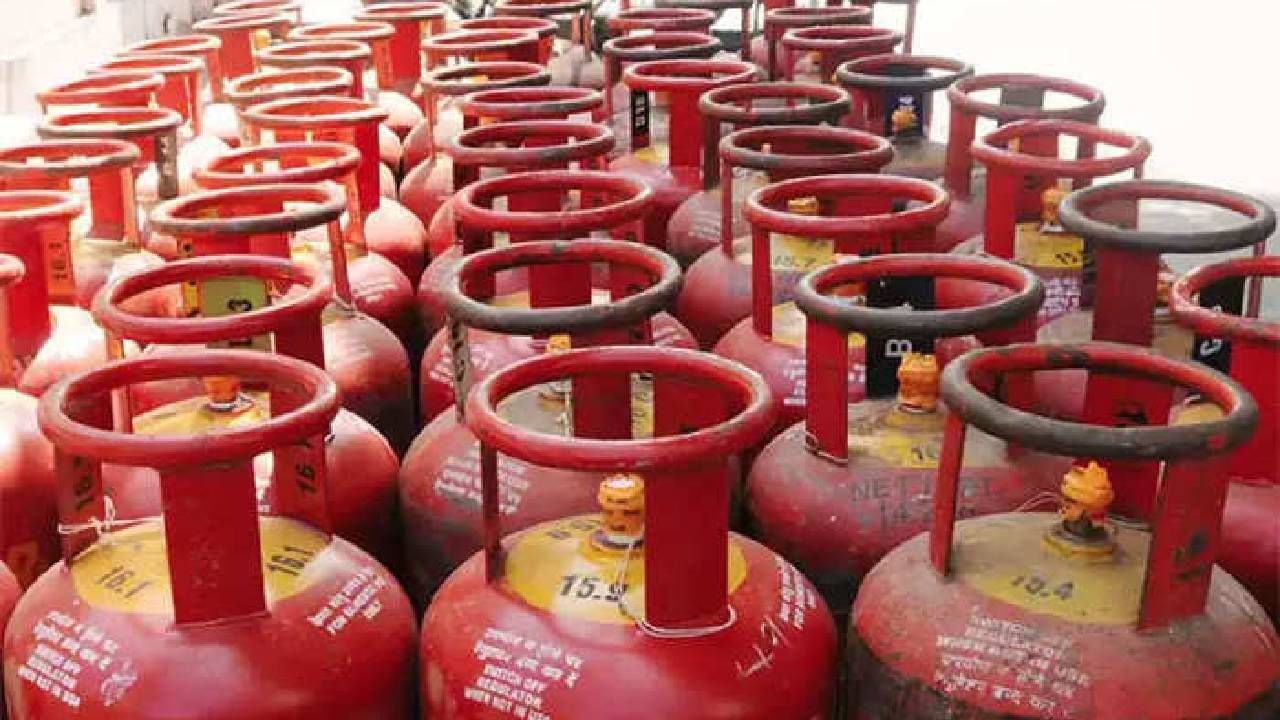 LPG Price Hike : सांगा कसे करावे सण साजरे, दोन वर्षांत घरगुती गॅस सिलेंडरचे भाव वाढले झरझर LPG Price Hike : सांगा कसे करावे सण साजरे, दोन वर्षांत घरगुती गॅस सिलेंडरचे भाव वाढले झरझर