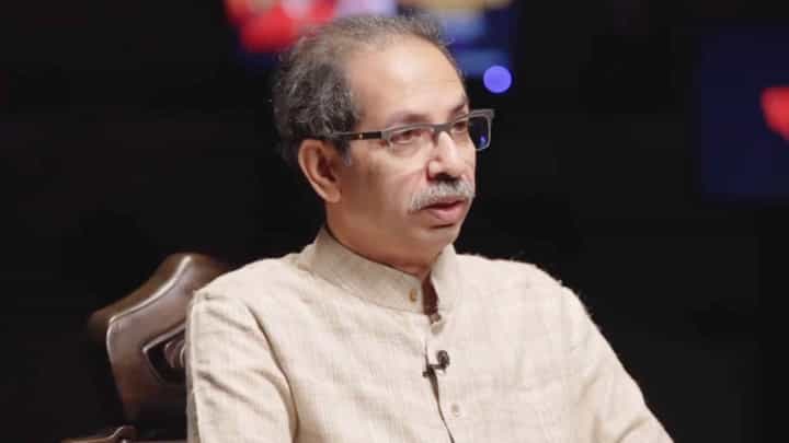 'कितीही आमदार, खासदार गेले तरी...', ठाकरे गटानं पुन्हा विरोधकांना फटकारलं, बघा काय केला हल्लाबोल 'कितीही आमदार, खासदार गेले तरी...', ठाकरे गटानं पुन्हा विरोधकांना फटकारलं, बघा काय केला हल्लाबोल