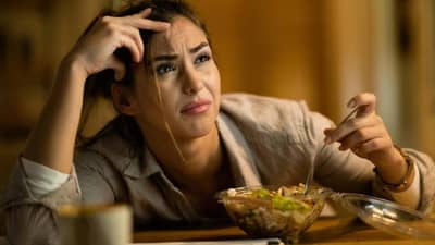 Food Side Effects : हे पदार्थ खाल तर वाढेल डोक्याचा ताप, स्ट्रेस असताना काही पदार्थ खाणे टाळा