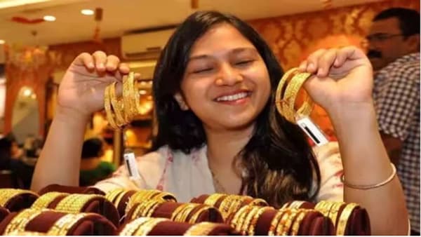Gold Silver Rates Today : सोने-चांदी झाले स्वस्त, जाणून घ्या 10 ग्रॅमचे भाव