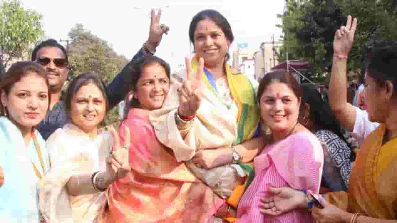 Chinchwad Election Result | तिरंगी लढतीत अश्विनी जगताप यांनी मारली बाजी Chinchwad Election Result | तिरंगी लढतीत अश्विनी जगताप यांनी मारली बाजी